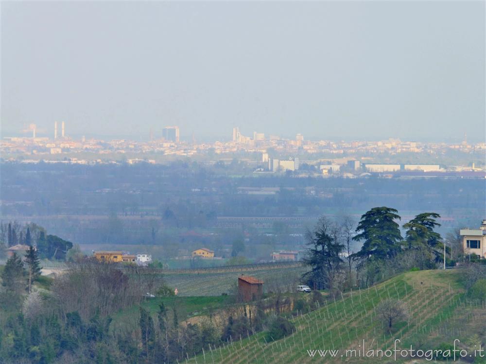 Montù Beccaria (Pavia, Italy) - Panoramic view with Piacenza in the background